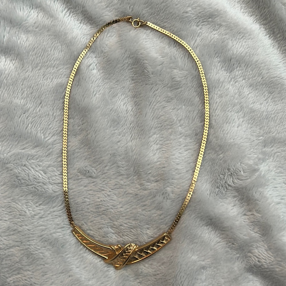 18” gold necklace.